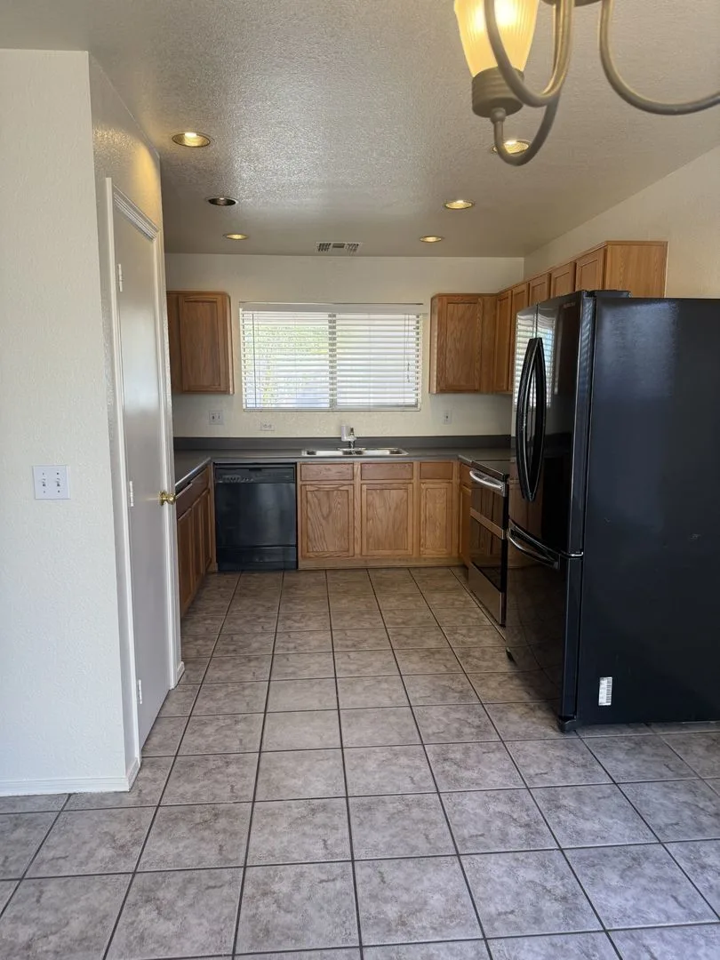 2448 E Hazeltine Way photo 5