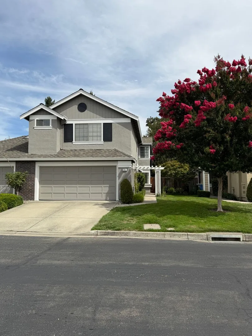230 Bridgeside Cir photo 2