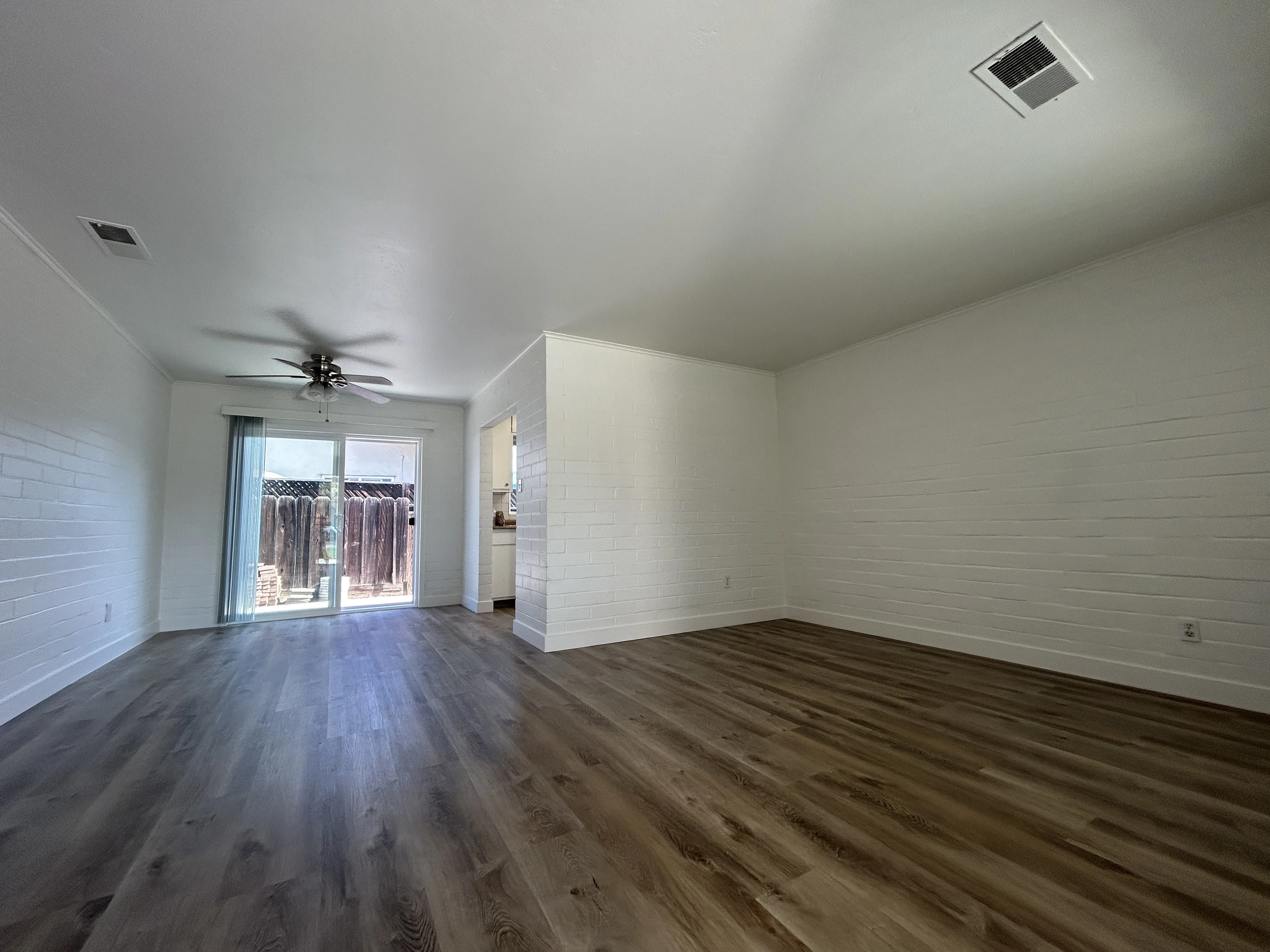 235 W Beverly Pl photo 2