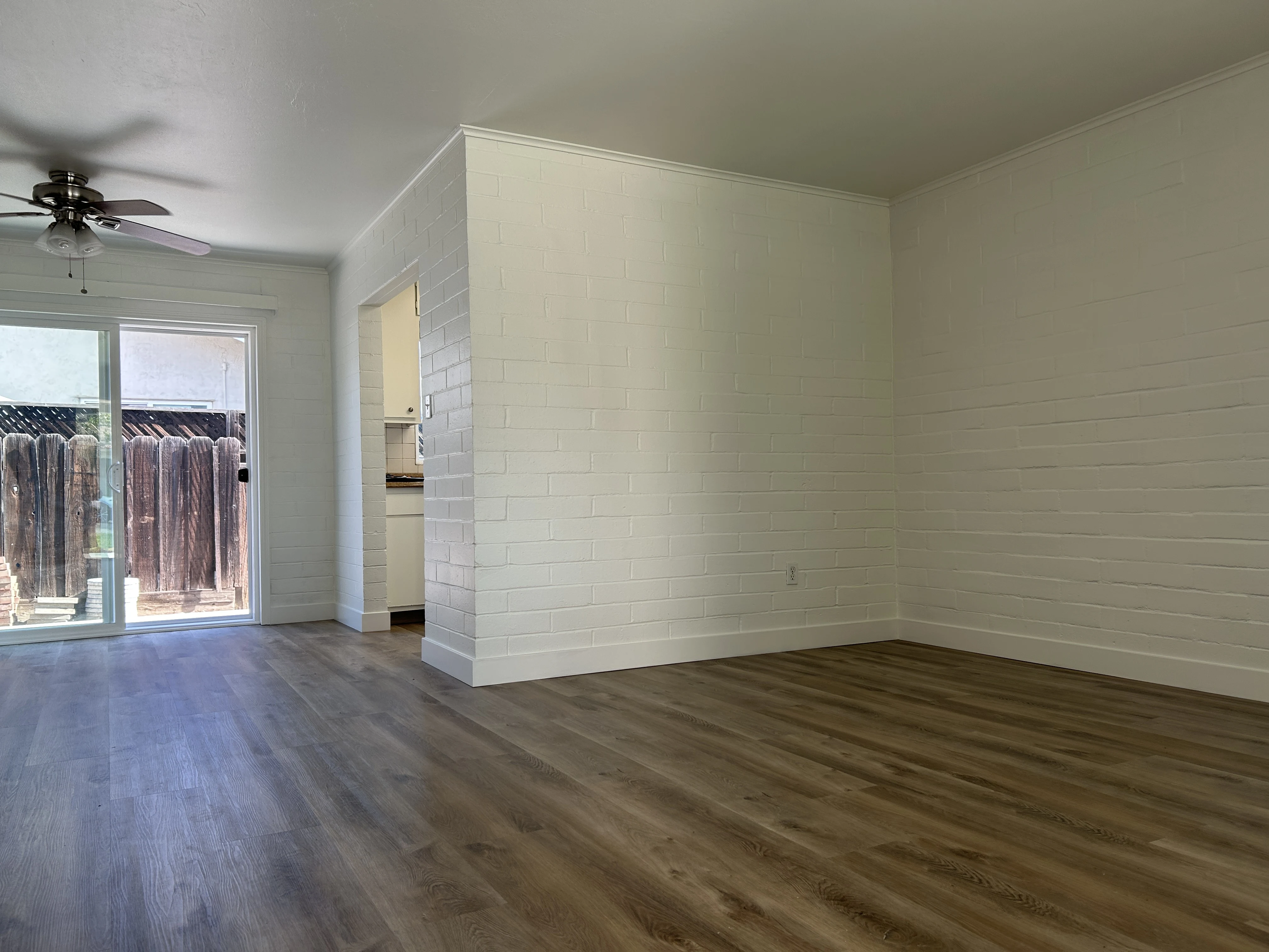 235 W Beverly Pl photo 3