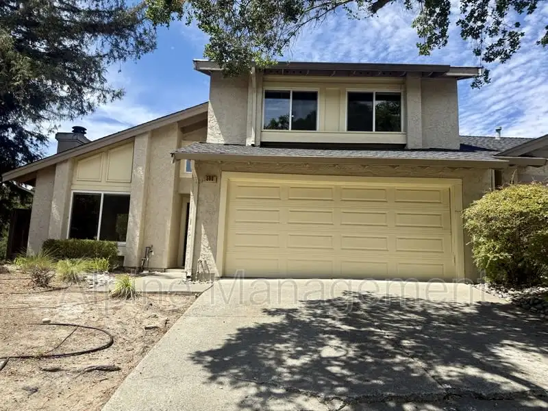 3BR/3BA Townhouse on Palo Alto Place · Pleasant Hill