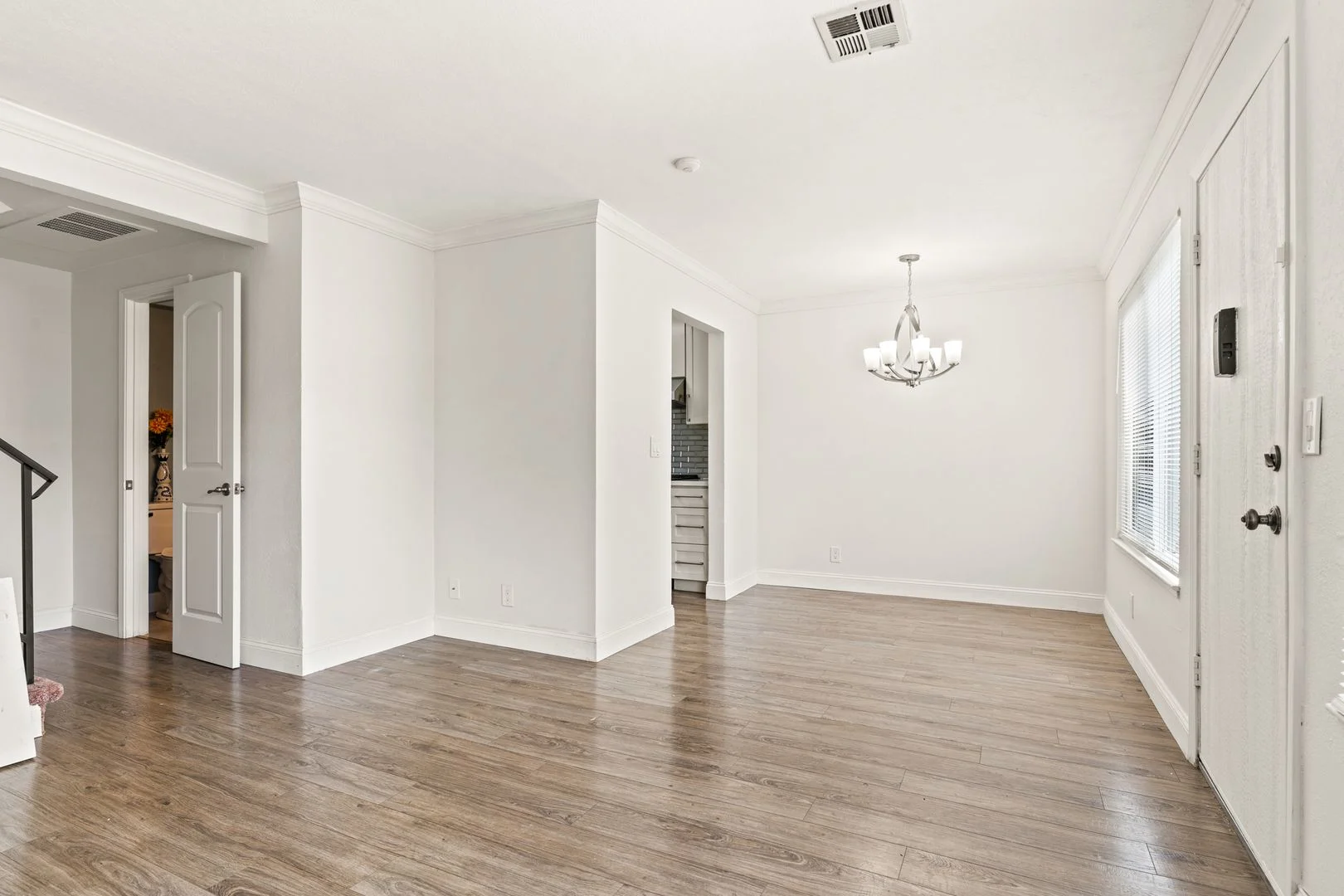 Spacious & Updated 2-Bedroom Townhouse in Union City | In-Unit Laundry & Modern Kitchen photo 4