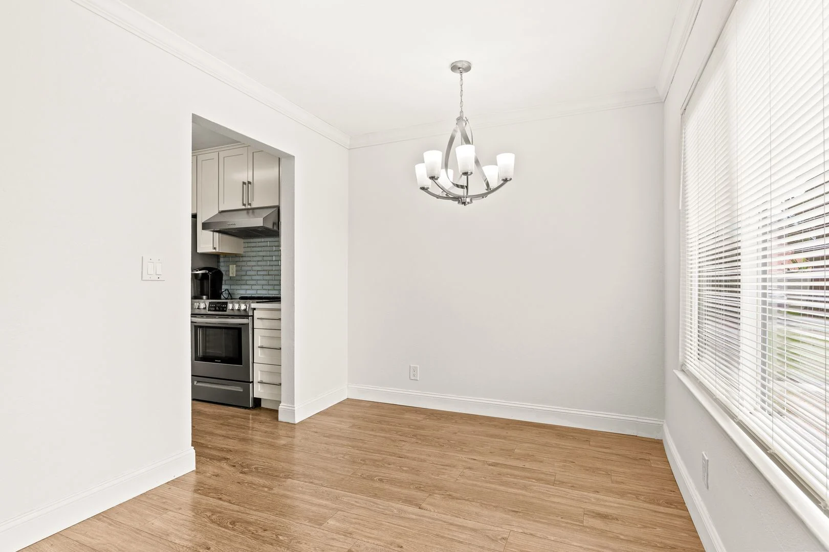 Spacious & Updated 2-Bedroom Townhouse in Union City | In-Unit Laundry & Modern Kitchen photo 5