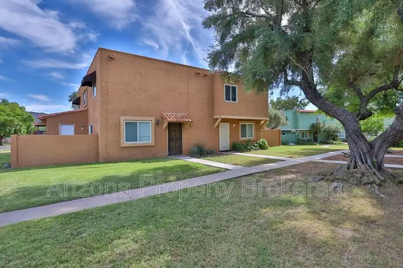851 E Cochise Dr photo 2