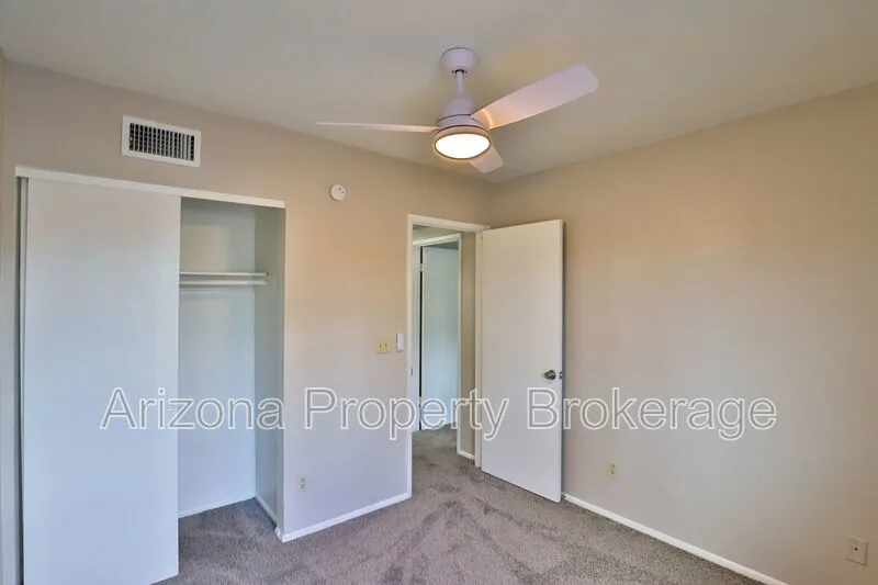 851 E Cochise Dr photo 4