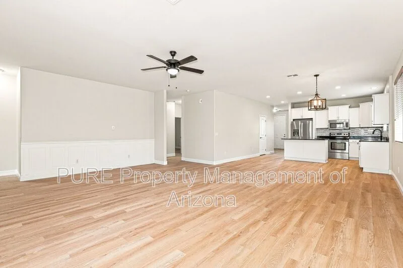 1711 W Paisley Dr photo 5
