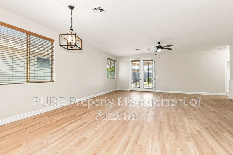 1711 W Paisley Dr photo 3