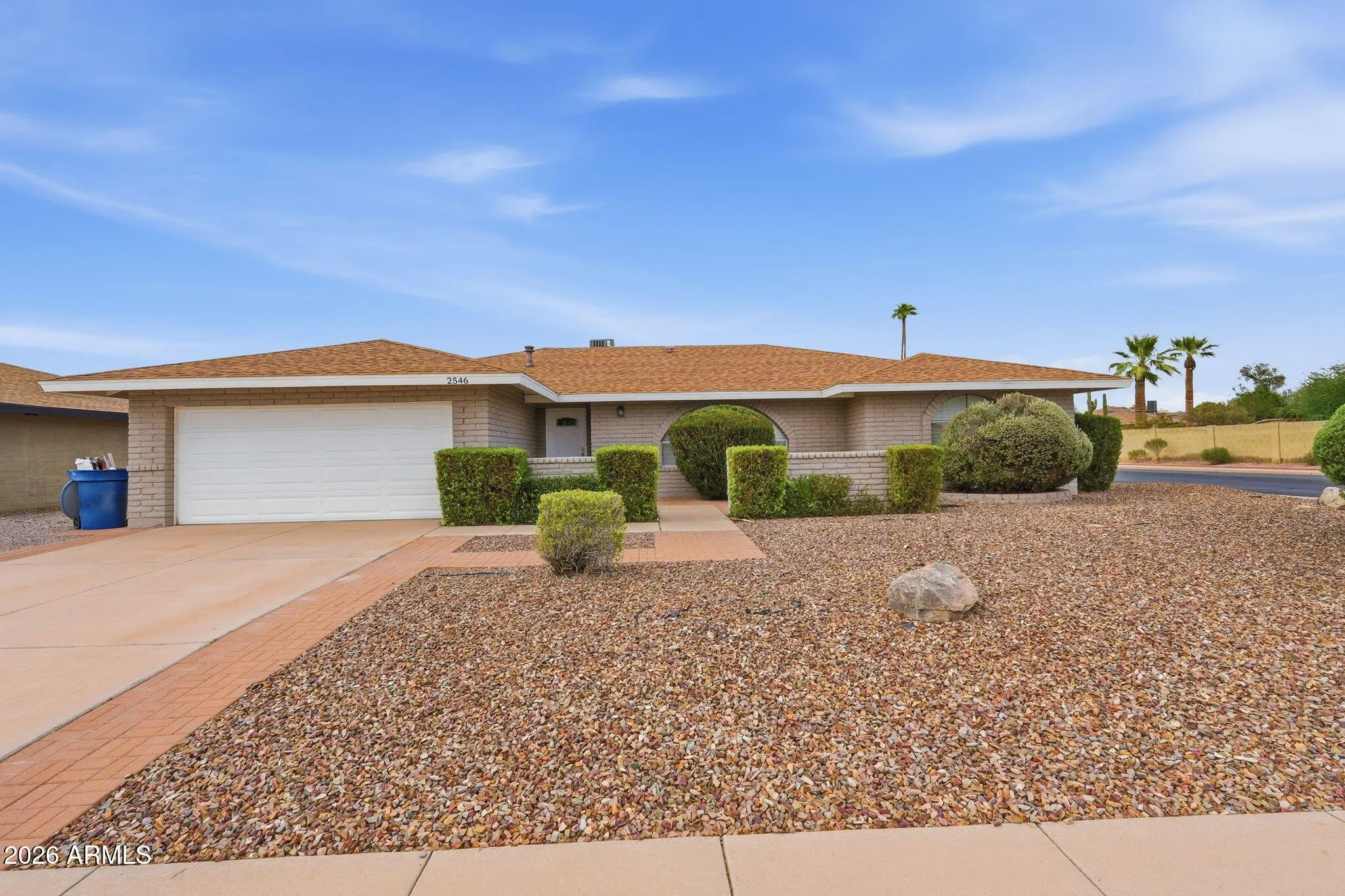 2546 E Geneva Dr photo 2