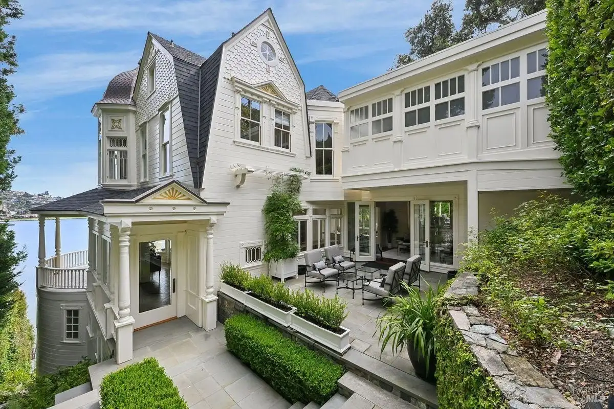 276 Beach Road photo 3