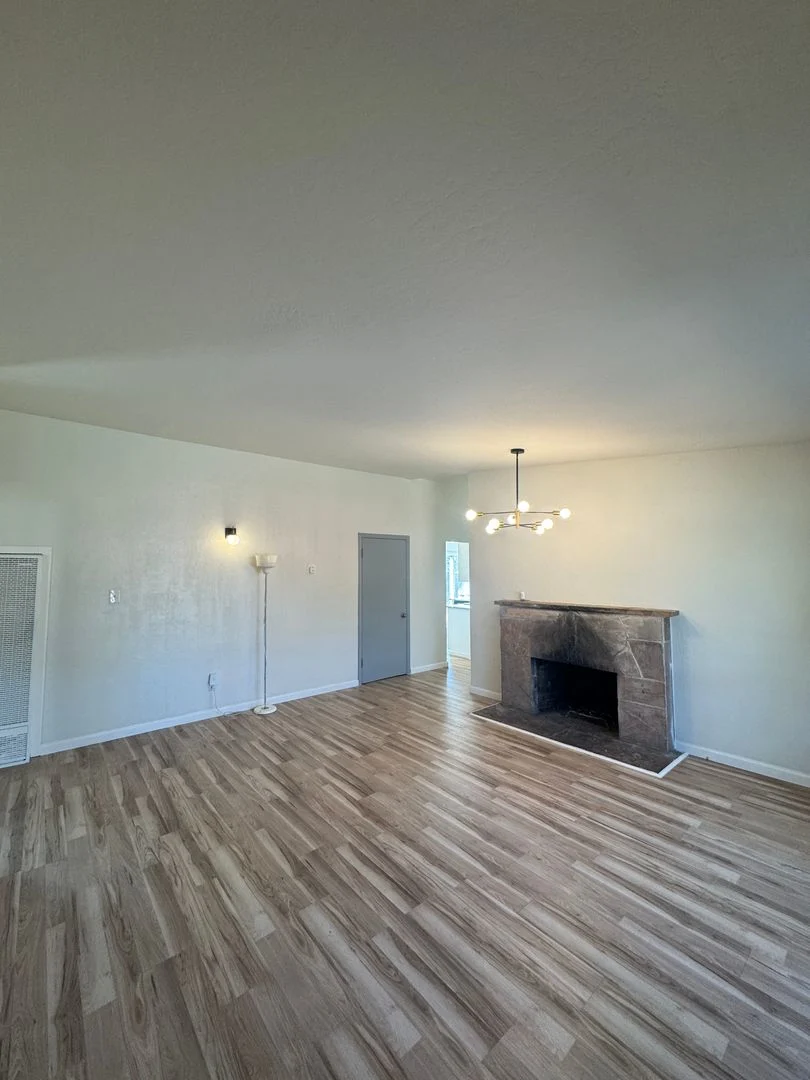 Move-in Ready 4-bedroom, 2-bathroom House photo 3