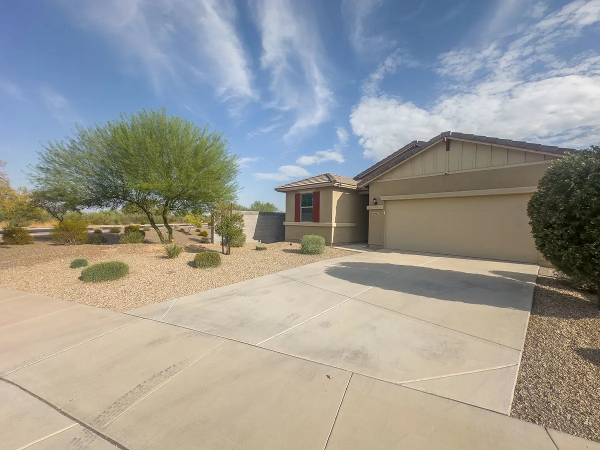 17923 W Louise Dr photo 5