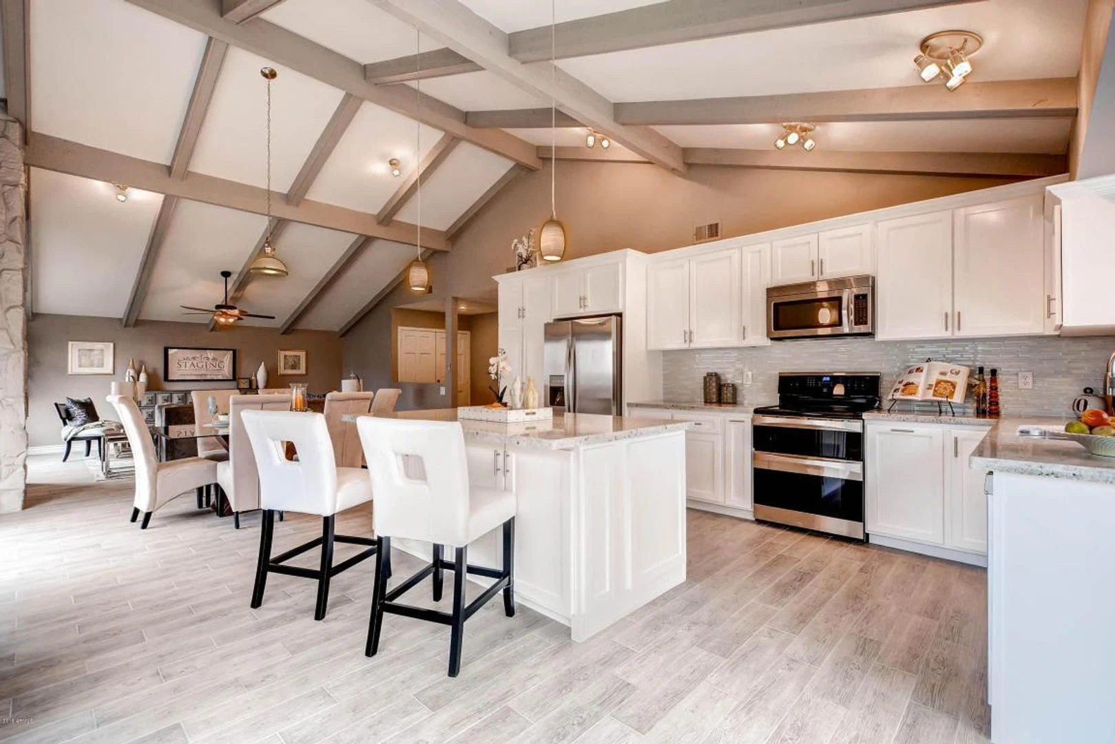 Stunning 3 Bed/2 Bath home in highly desirable McCormick Ranch Neighborhood