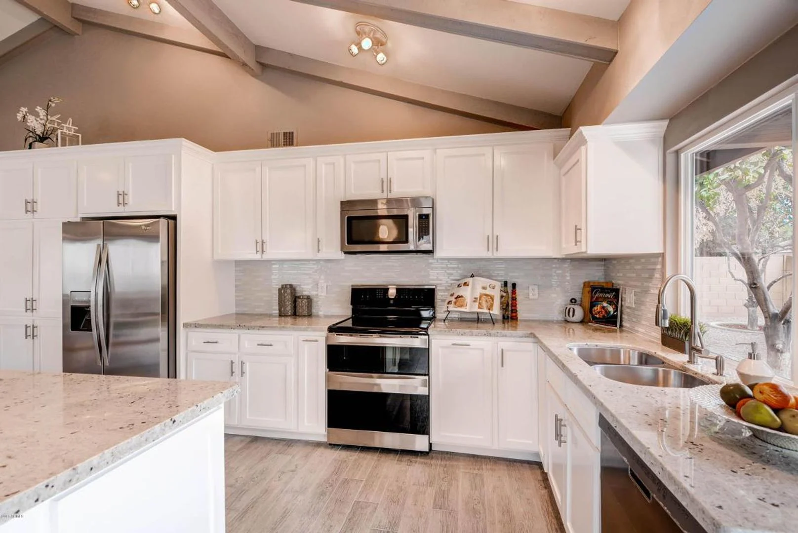 Stunning 3 Bed/2 Bath home in highly desirable McCormick Ranch Neighborhood photo 4