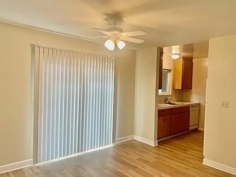 220 College Ave photo 4