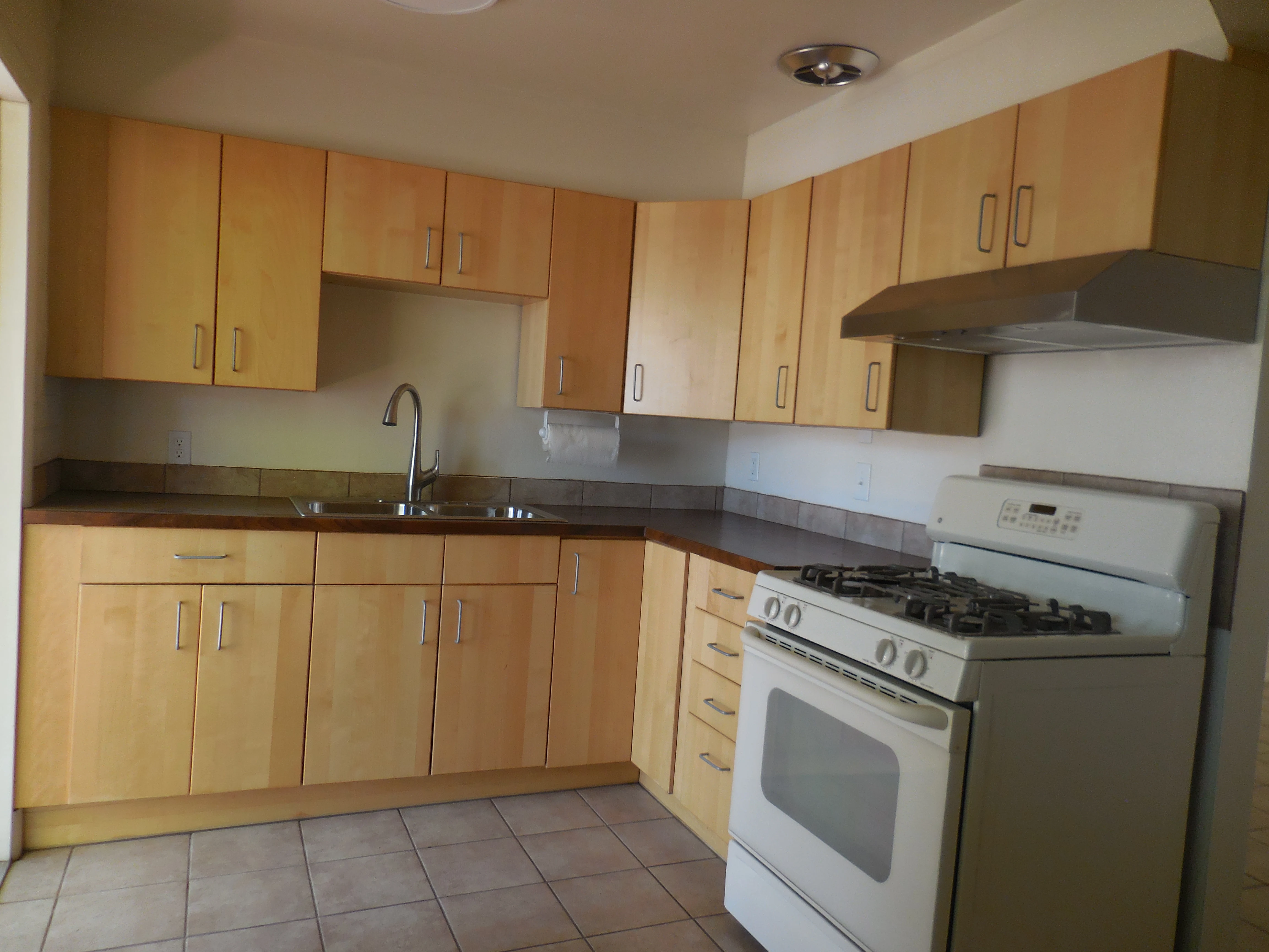 1200 E Spence Ave photo 2
