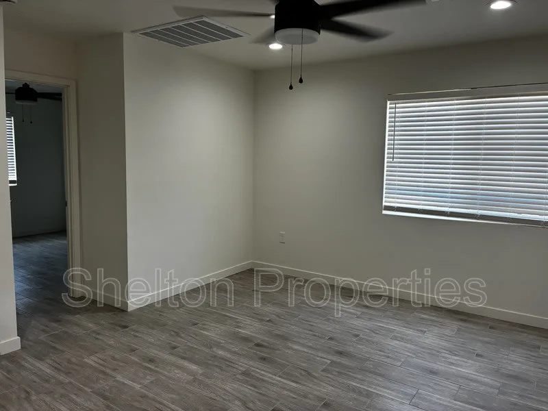 11230 N 17th Ave photo 3