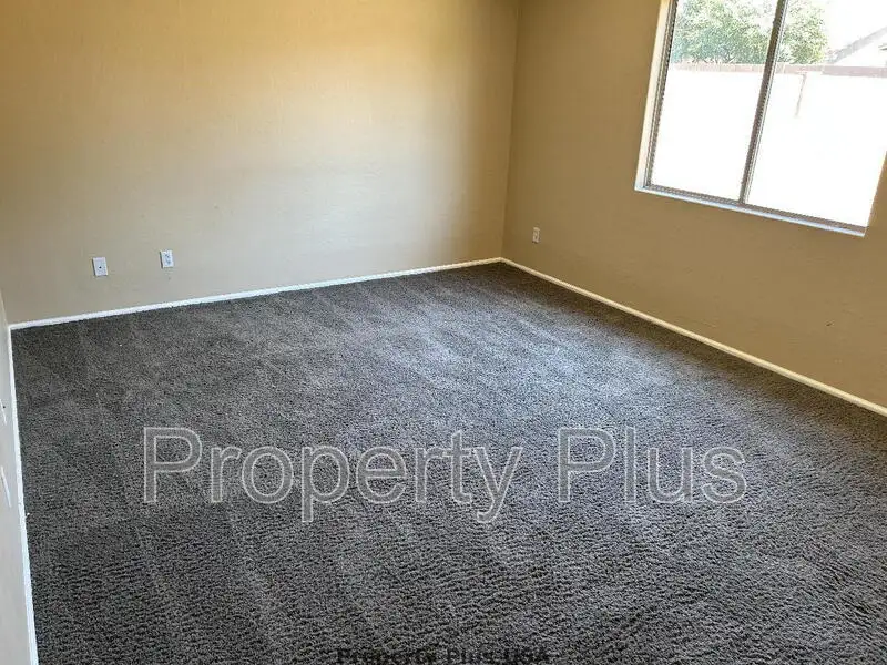 43591 W Colby Dr photo 4