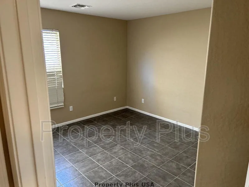 43591 W Colby Dr photo 3