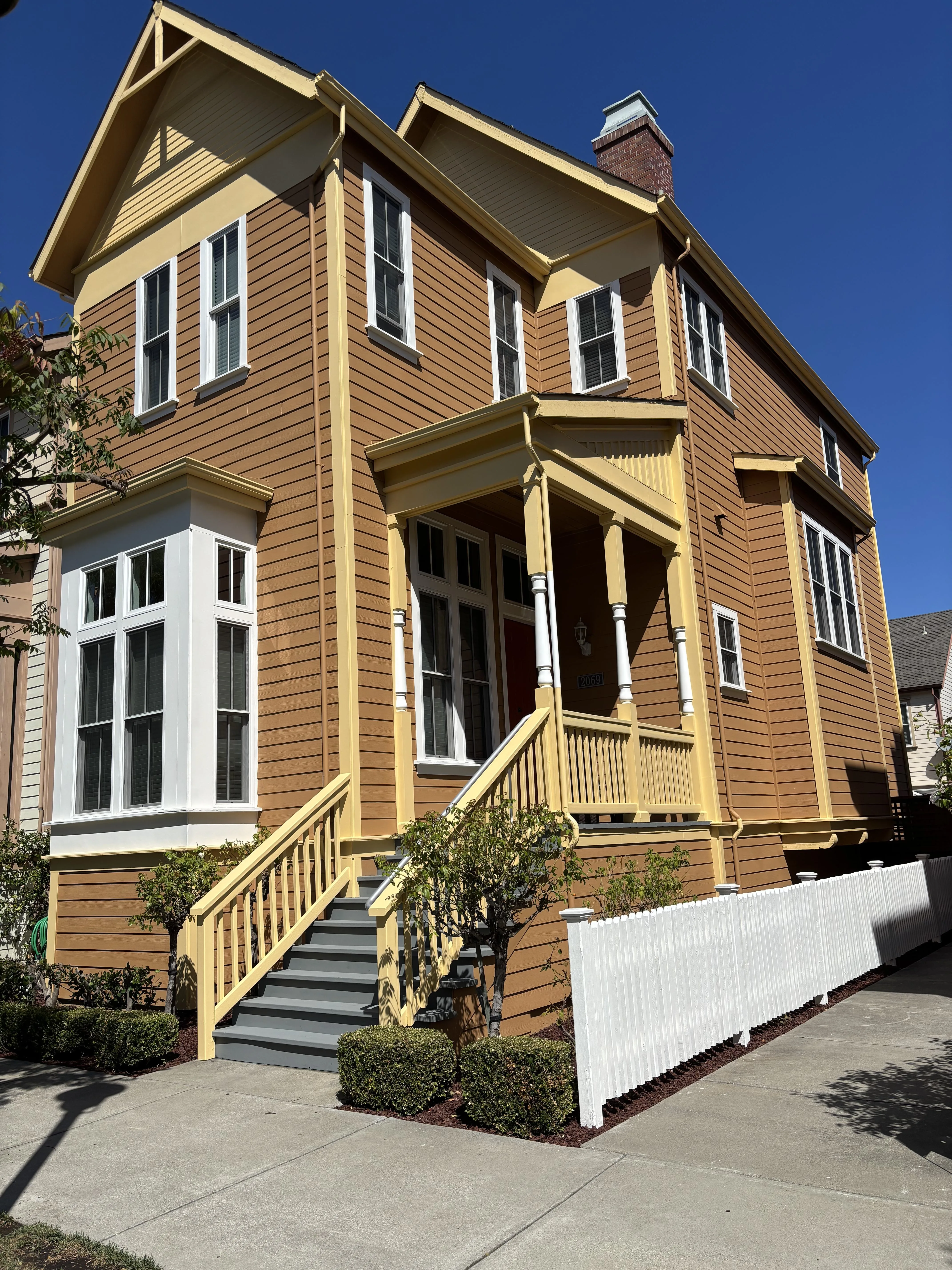 2069 Clark St photo 4