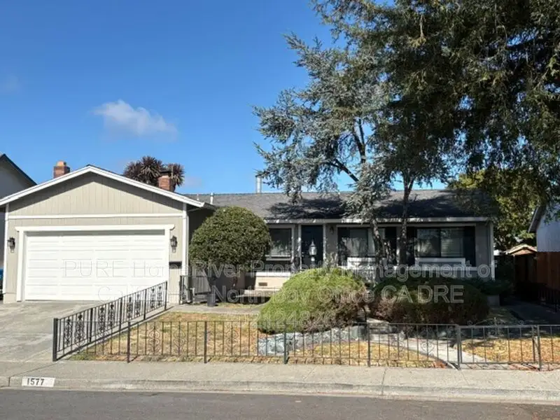1577 Trellis Ln photo 2