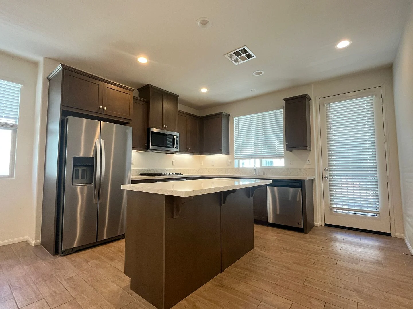 3bd/3ba Townhome in Skyline Townhomes photo 2
