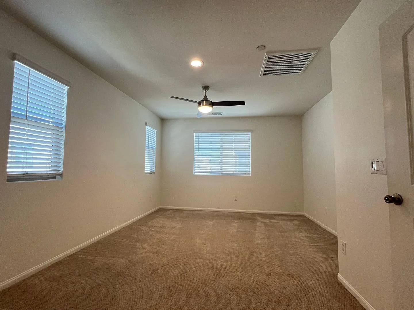 3bd/3ba Townhome in Skyline Townhomes photo 4