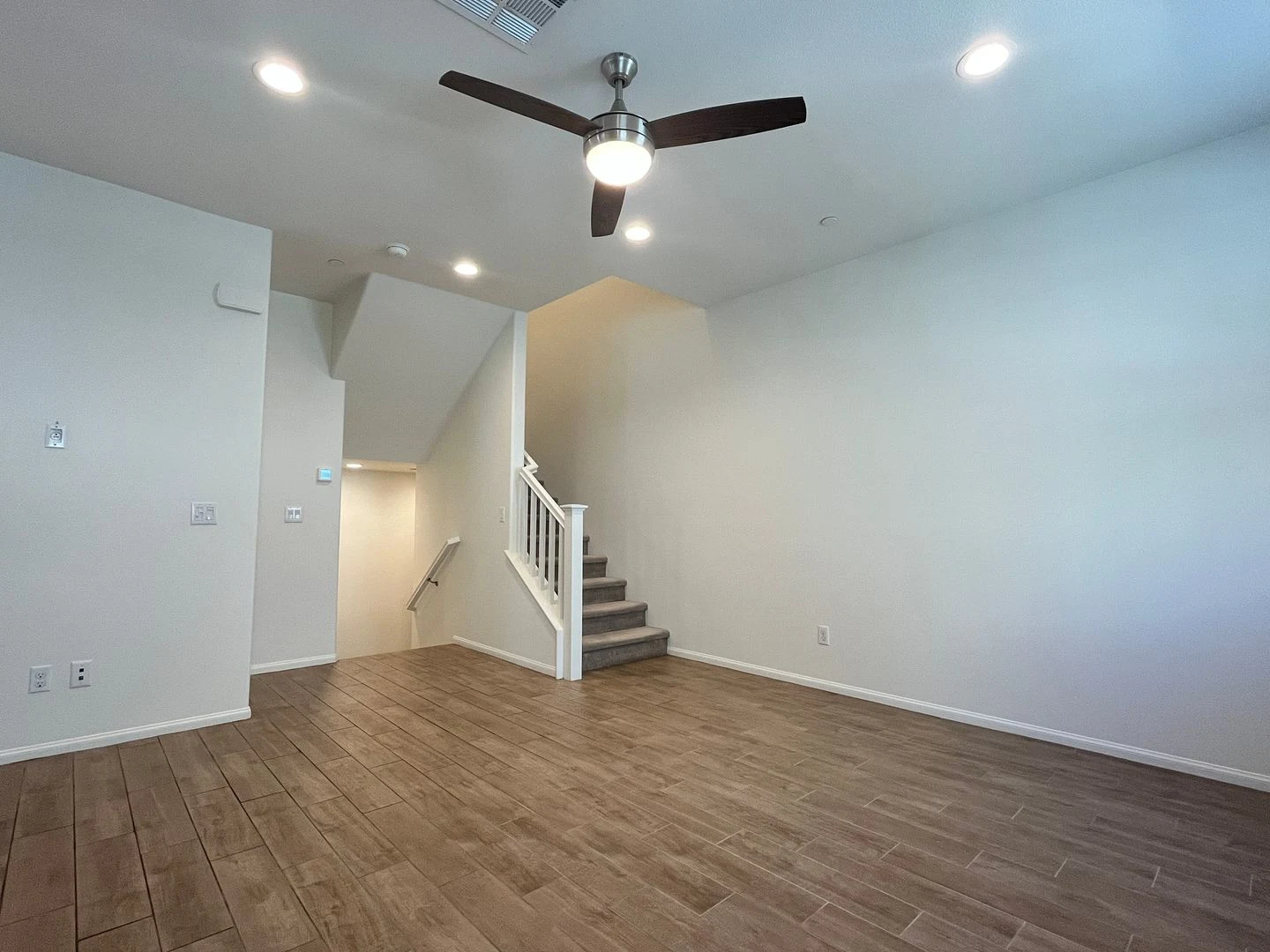 3bd/3ba Townhome in Skyline Townhomes photo 3