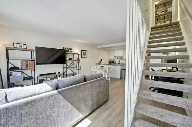 7178 Melody Ln photo 2