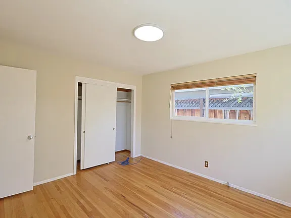 1672 Nightingale Ave photo 3