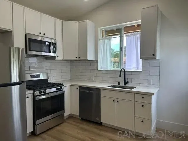 15859 Riparian Rd photo 3