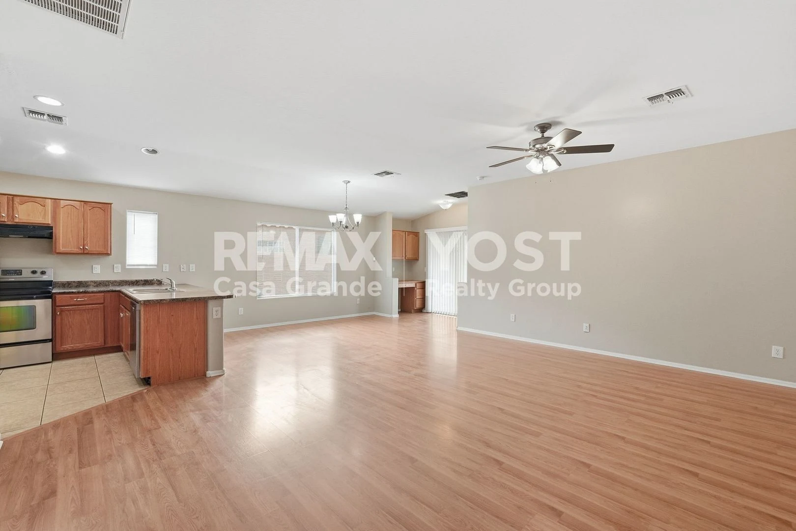 Bright & Spacious Home with Flexible Living Space photo 3