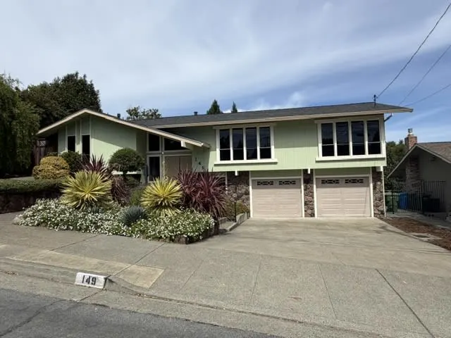 149 Olive St photo 2