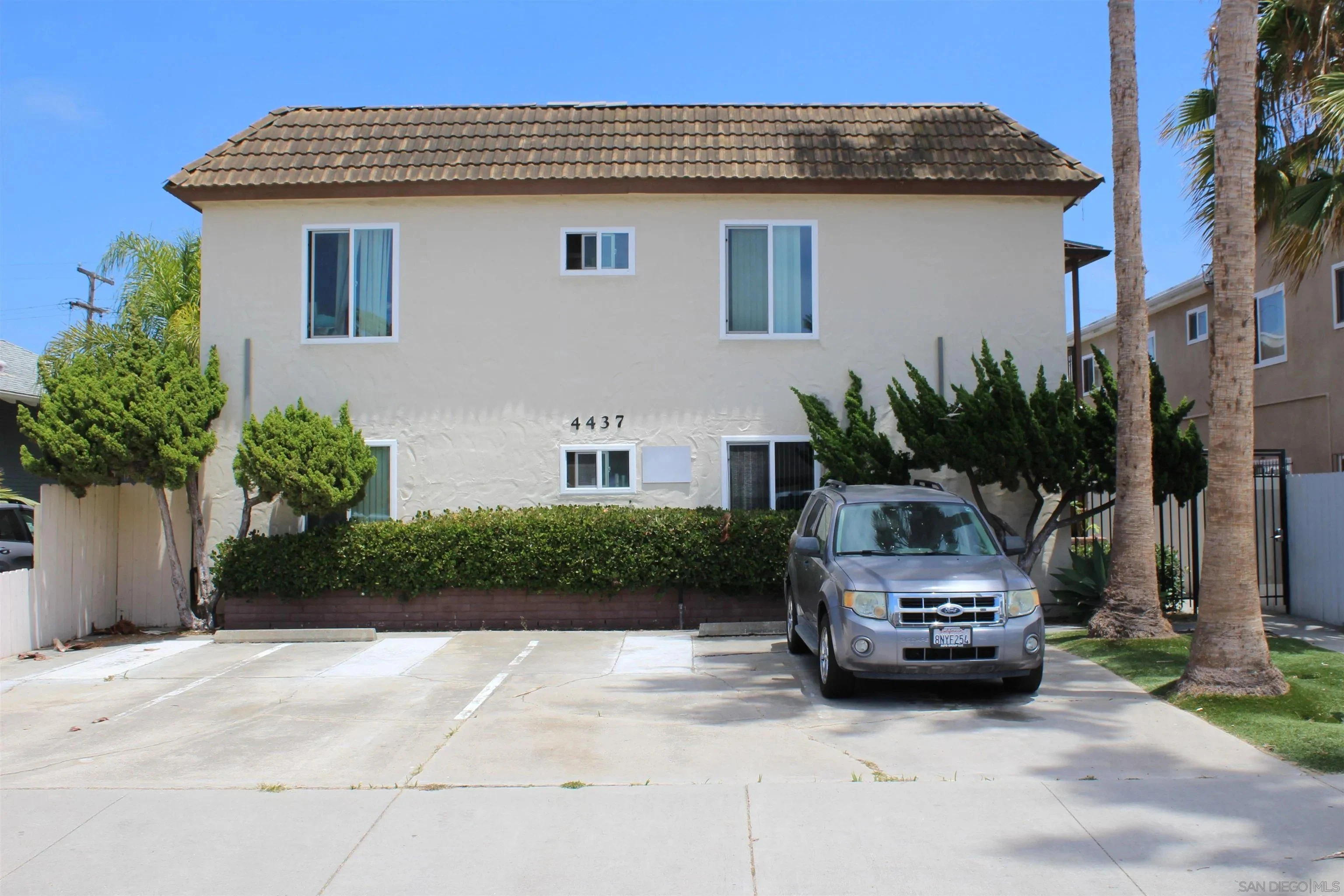 4437 Cleveland Ave photo 2