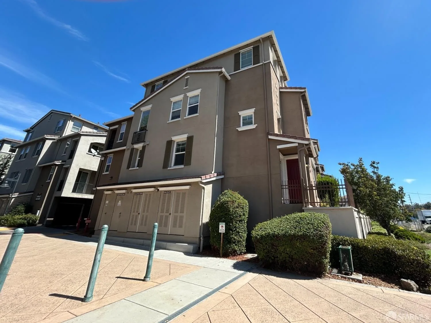 1850 Snell Pl photo 2