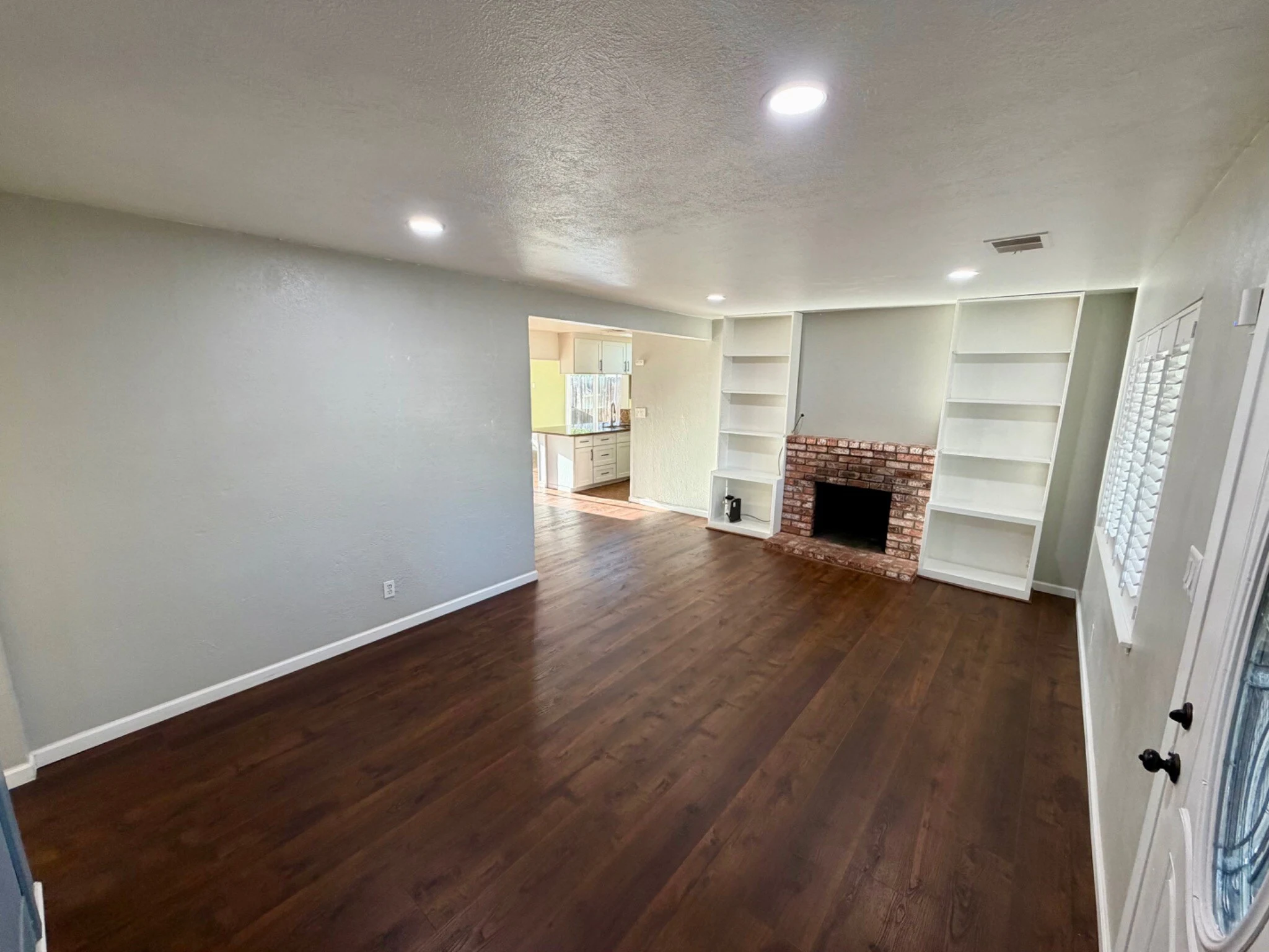 1304 Louis Drive photo 3