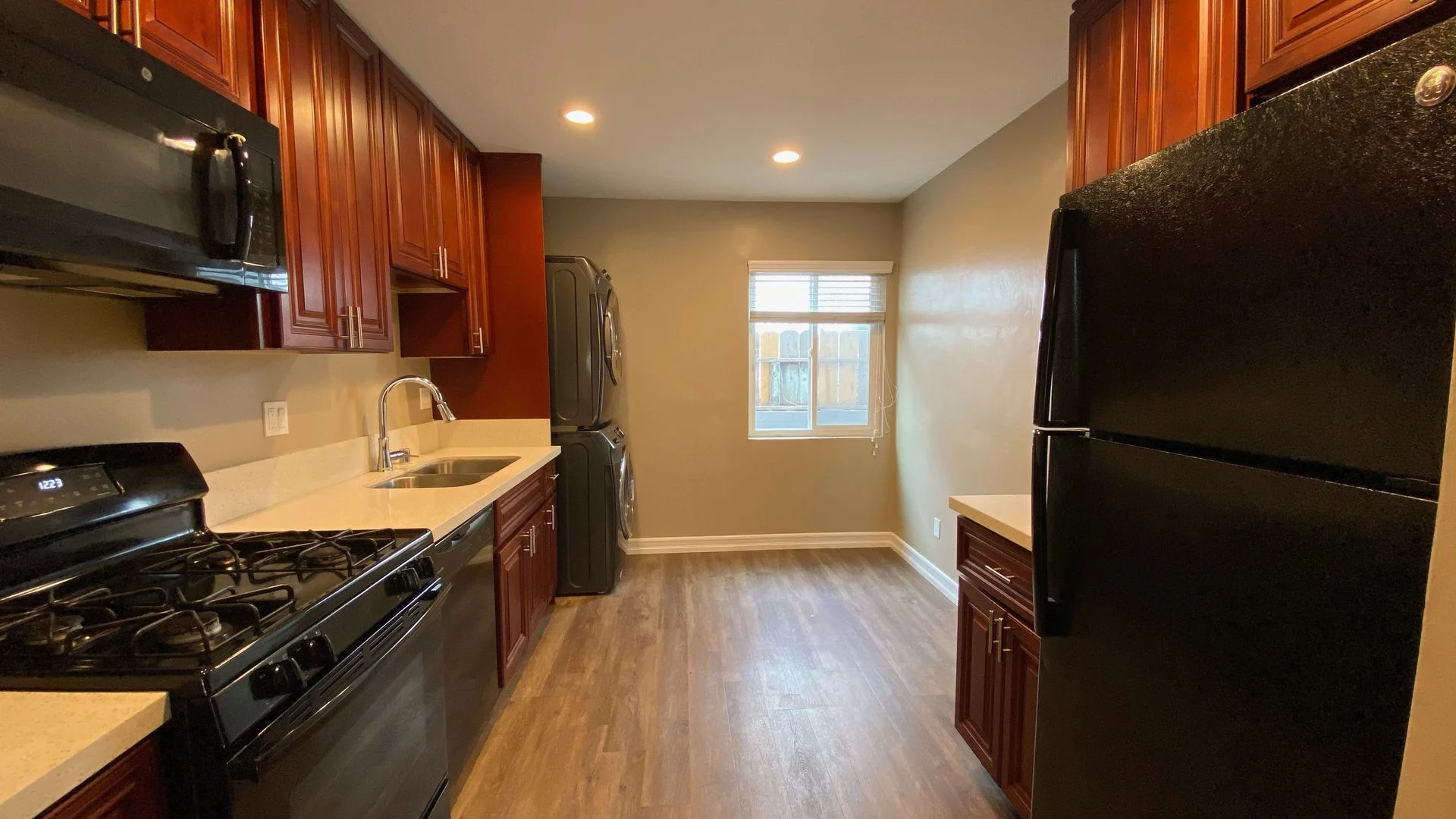 4245 Euclid Ave photo 4