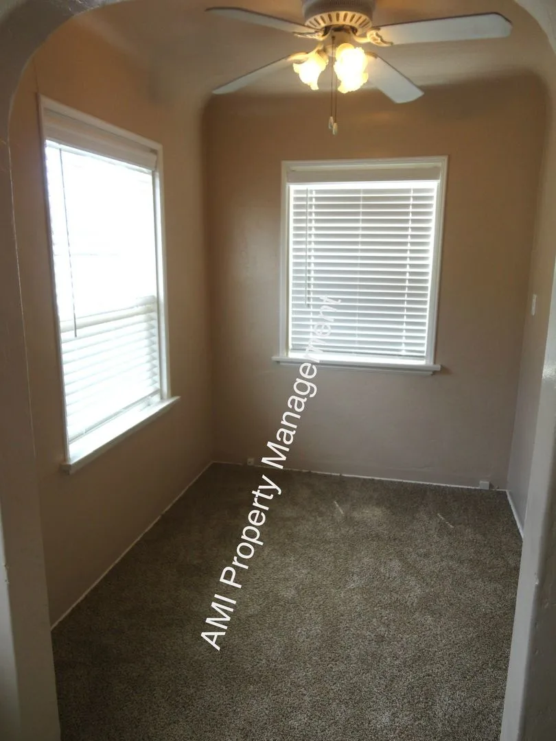 Updated One Bedroom Cottage!! photo 3