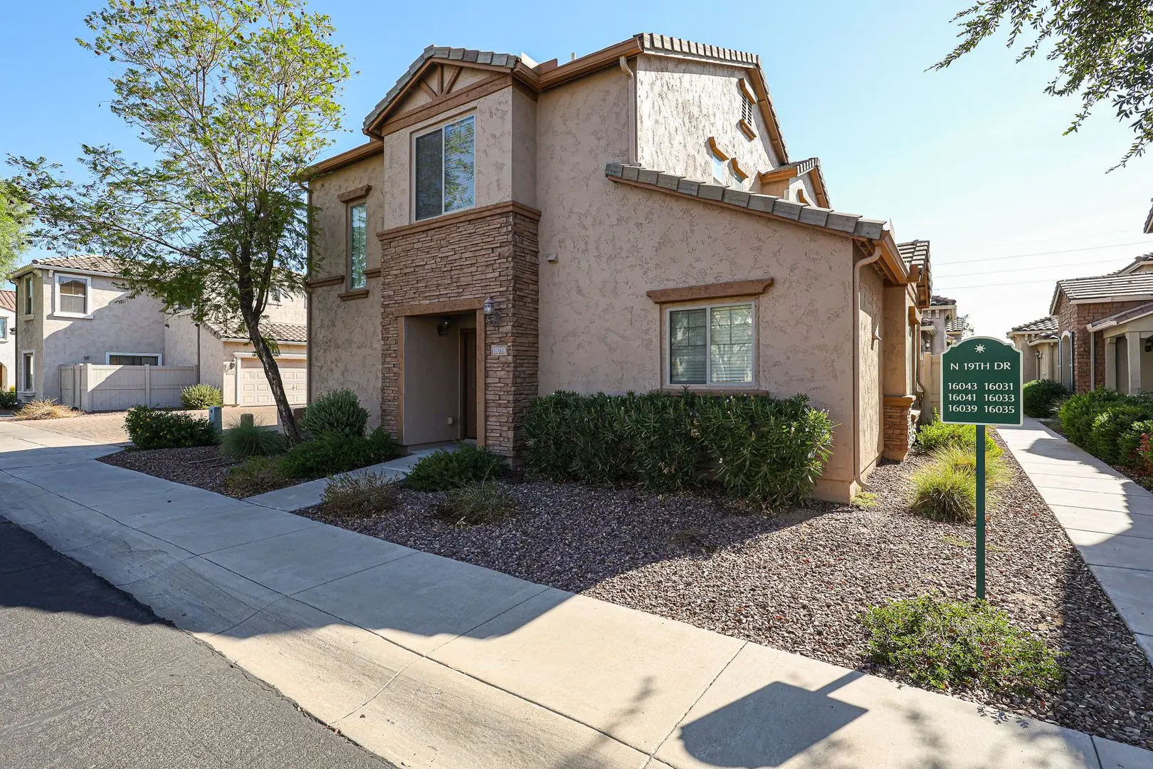 Stunning &amp; Completely Updated In Gated Community! photo 4