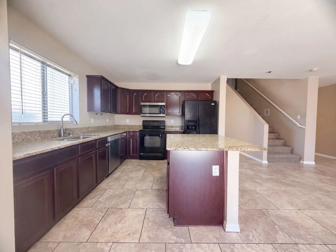 3202 W Santa Cruz Ave photo 3