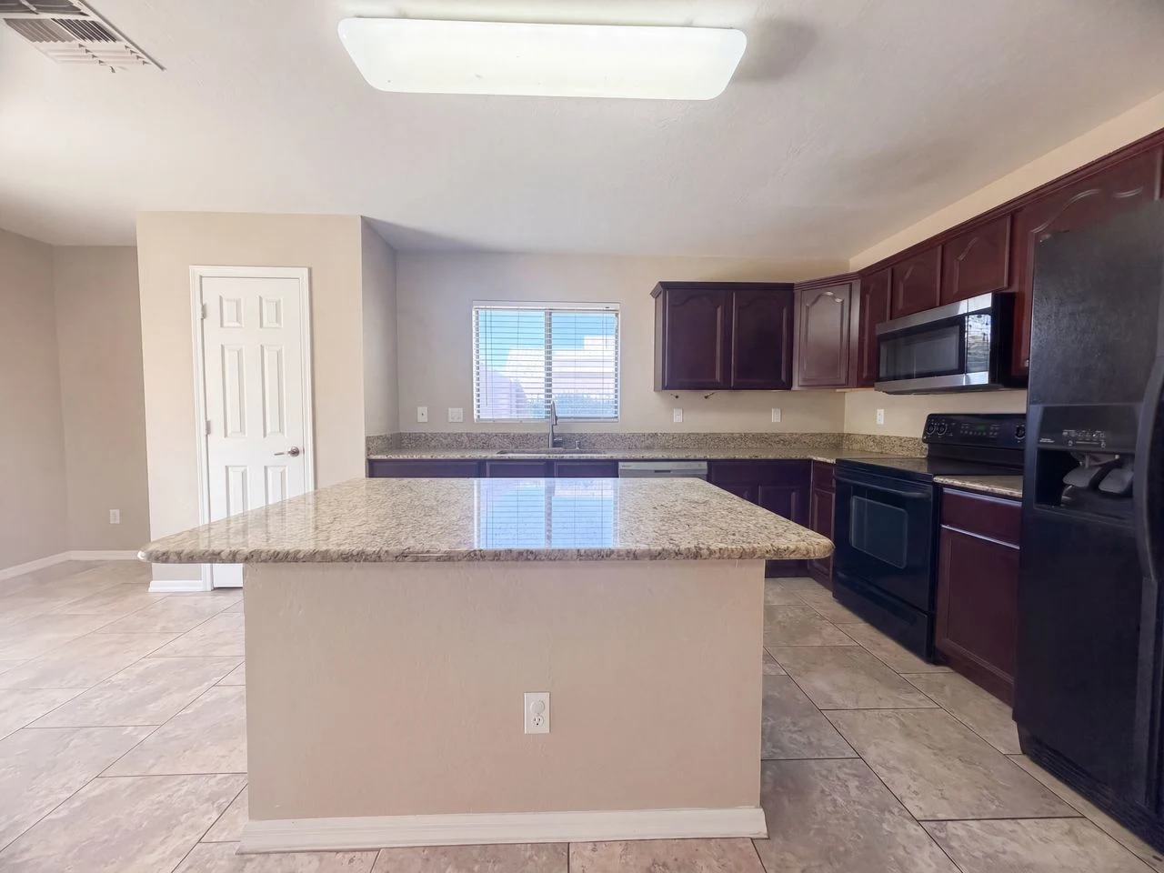 3202 W Santa Cruz Ave photo 2