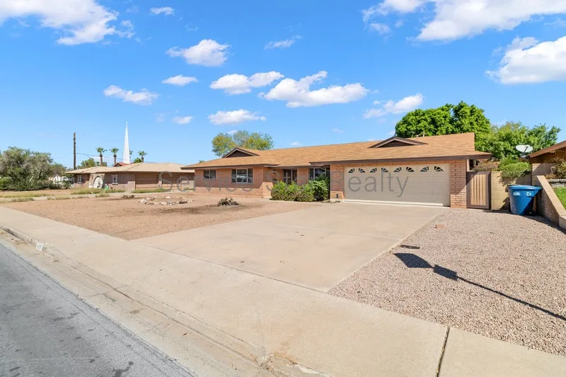 4938 E Earll Dr photo 4