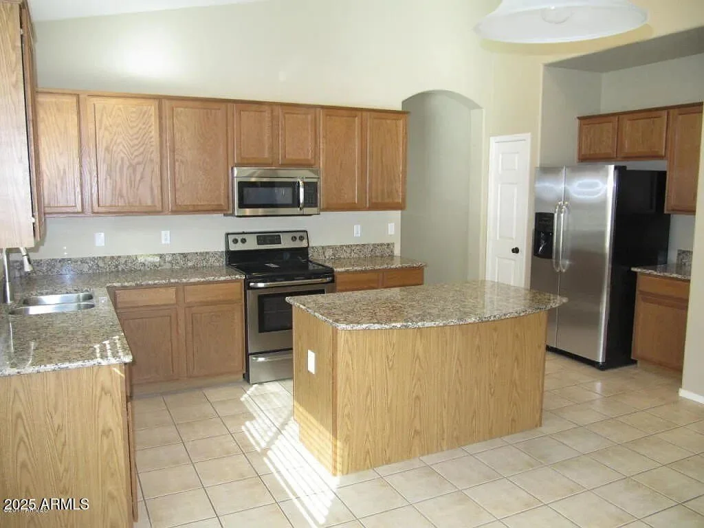 833 E Maddison Street photo 4