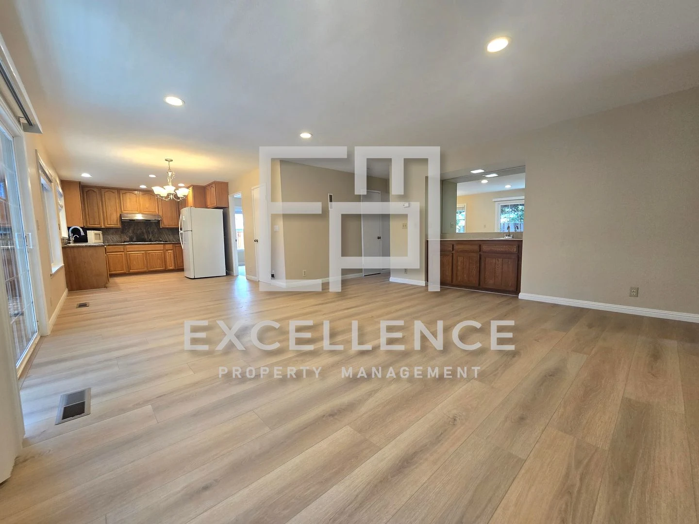 Newly Updated 5/3.5 House with 3 Car Garage, Full Bedroom and Bath Downstairs, Wet Bar, New Floors and More! photo 4