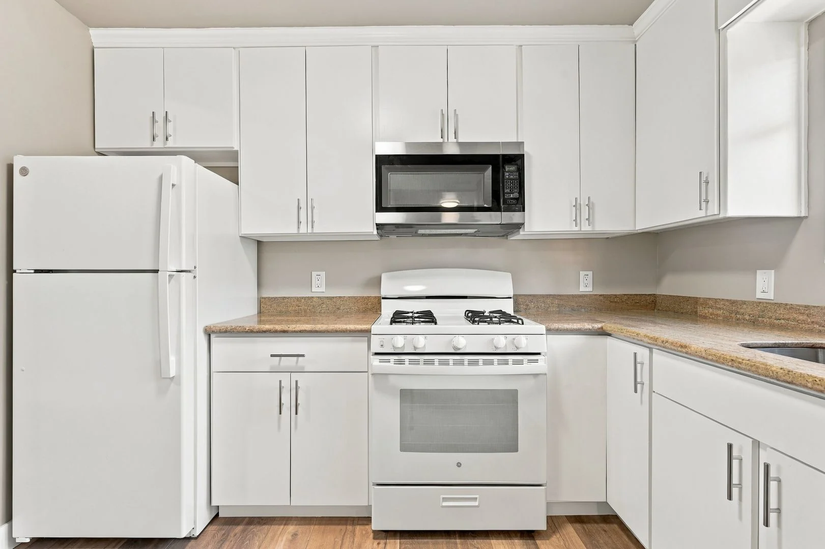 Newly Remodeled 2 Bed, 1 Bath in Hayward | Modern Finishes & Turf Backyard photo 5