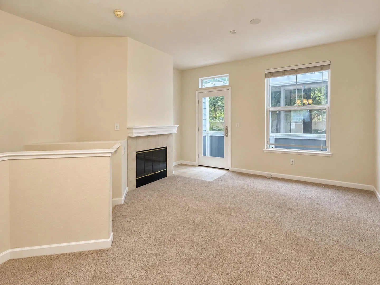 Beautiful updated luxury townhouse looking for new tenants photo 4