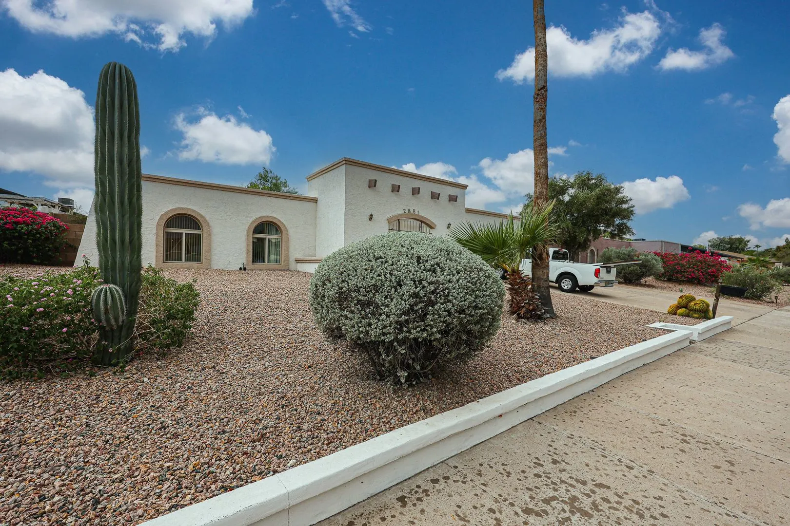 2851 E Acoma Dr photo 3