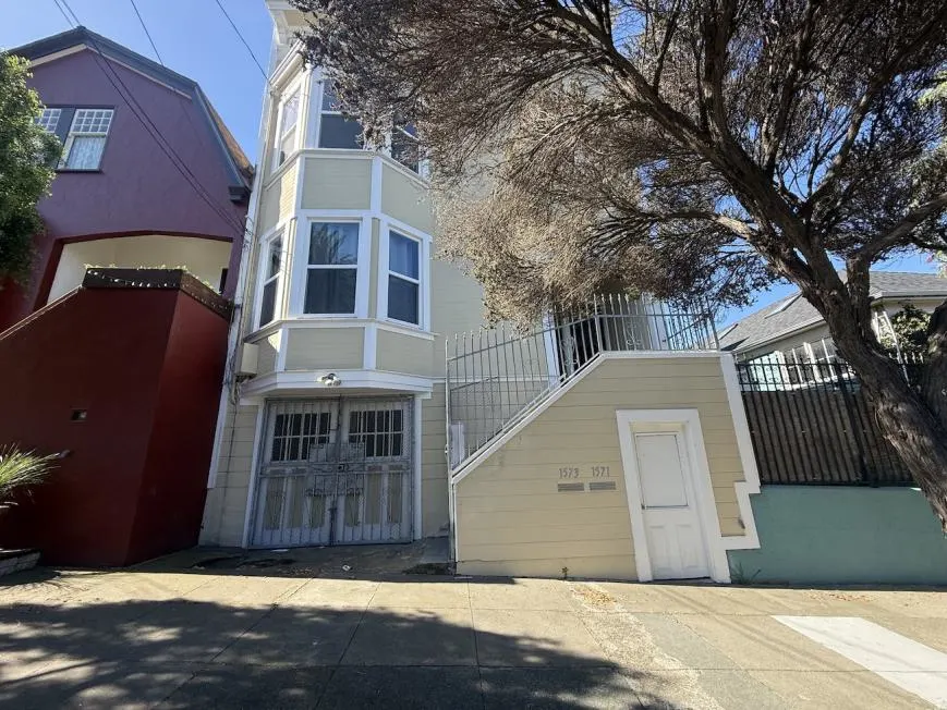 1573 McKinnon Ave.