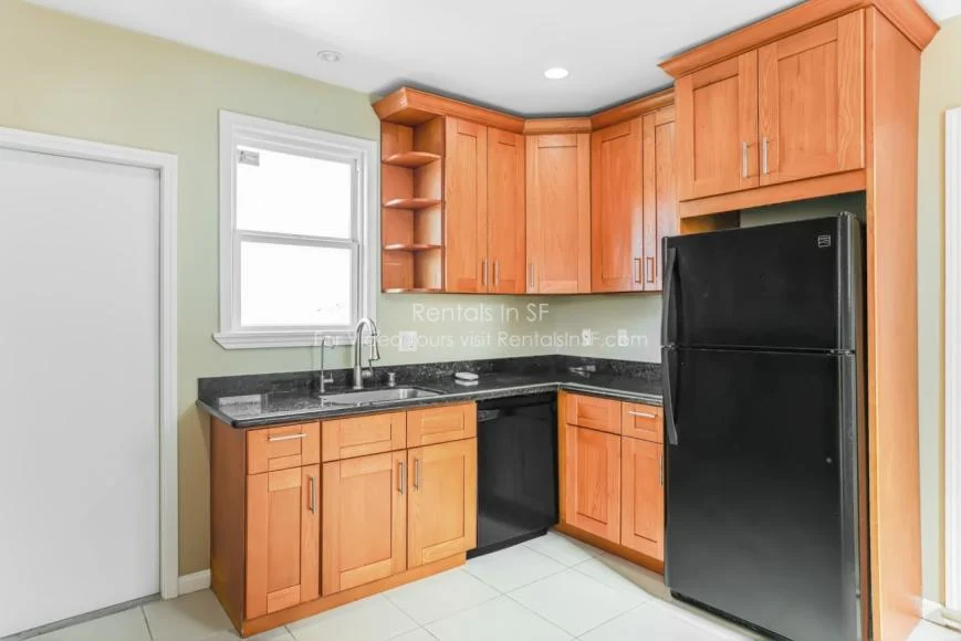 1573 McKinnon Ave. photo 3