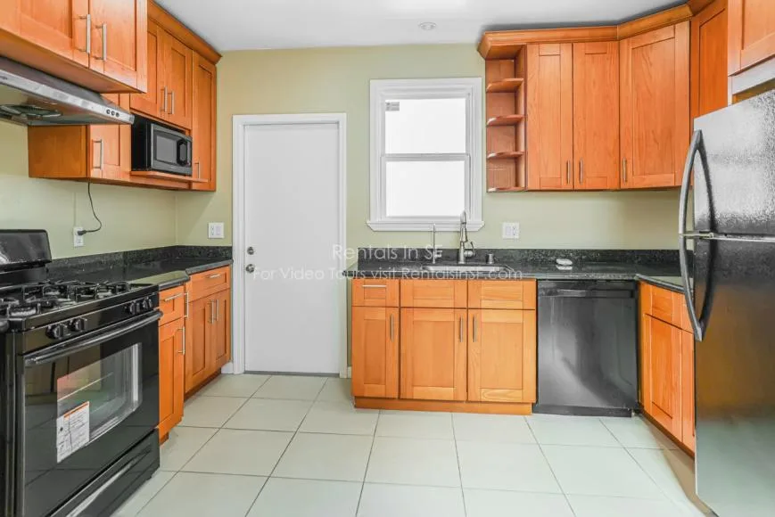 1573 McKinnon Ave. photo 2