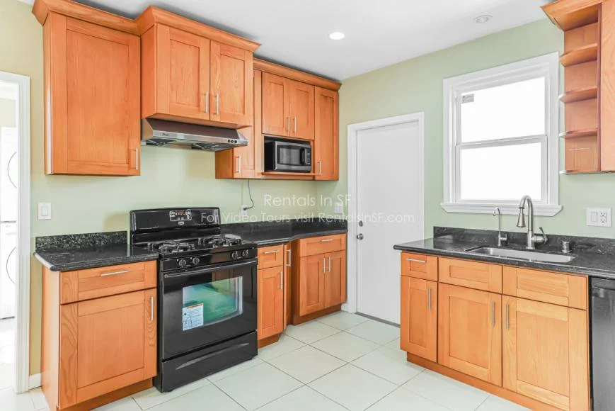 1573 McKinnon Ave. photo 4